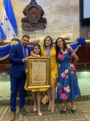 ¡Chelato y DIEZ entre los protagonistas! Así fue la entrega de los Premios Parlamentarios a los periodistas más destacados del 2021&nbsp;&nbsp;