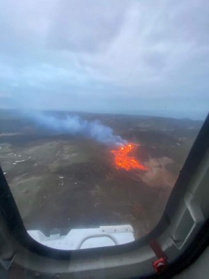 Impactantes fotos: un volcán ''despierta'' en Islandia luego de 800 años y piden a la población encerrarse en casa
