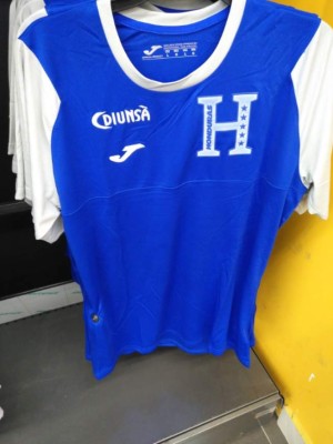 FOTOS: Así se ven las nuevas camisetas de Honduras