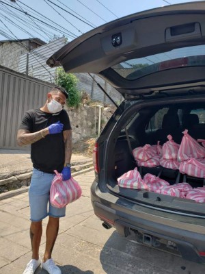 'Chino' Discua se solidariza y ayuda a necesitados en Tegucigalpa en tiempo de cuarentena