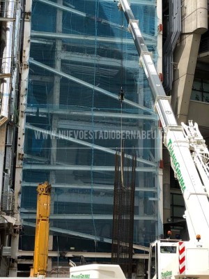 Comenzaron a poner el techo retráctil: Así marcha la remodelación del Santiago Bernabéu