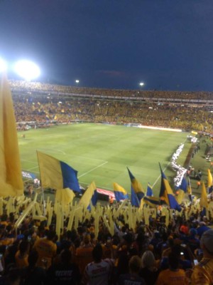 ¡Espectacular! Llenazo en el 'Volcán' para la final entre Tigres y León