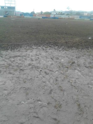 Estadio Sergio Reyes en Santa Rosa de Copán queda destruido tras un evento