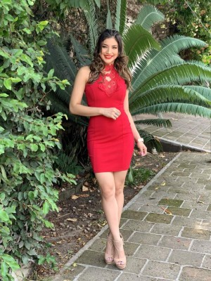 FOTOS: Así es Astrid Erazo, la fanática número uno del Olimpia y una belleza de la televisión