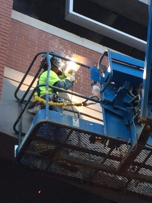 ¡SUEÑO AMERICANO! Así es la vida de futbolista hondureño que triunfa como soldador en Estados Unidos
