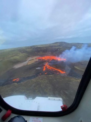 Impactantes fotos: un volcán ''despierta'' en Islandia luego de 800 años y piden a la población encerrarse en casa