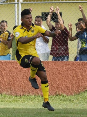 NO VISTE EN TV: Exmiss Honduras enamora en el Micheletti y el 'caballito' del Chino López