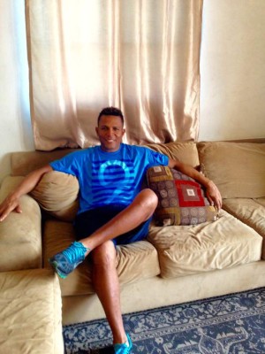 Carlos Pavón ahora es diseñador y presenta su nueva línea de camisas CP9