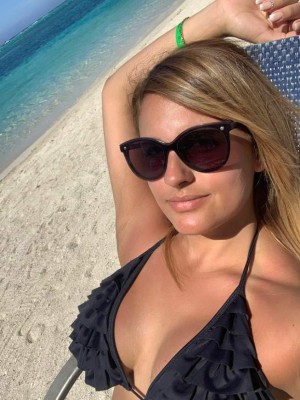 Magali Sanjurjo deslumbra en sus espectaculares vacaciones con Chavasco en Roatán