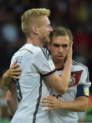 Alemania derrotó 2-1 a Argelia y ser rival de Francia
