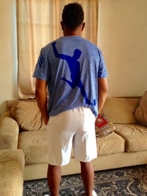 Carlos Pavón ahora es diseñador y presenta su nueva línea de camisas CP9