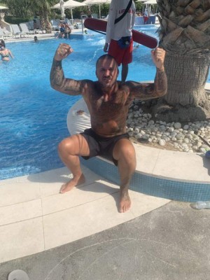 Millonario compra equipo inglés, echa a todo el plantel y contrató 15 jugadores nuevos