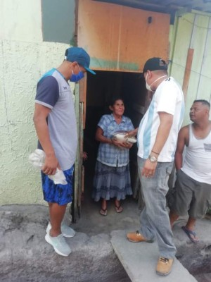 Lección de vida: Jugador hondureño de Liga de Ascenso regala comida en crisis del coronavirus