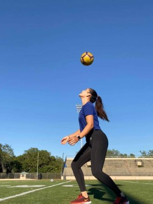 ¡Linda! Dennesis Santos, la guapa futbolista y modelo que busca sobresalir en Estados Unidos