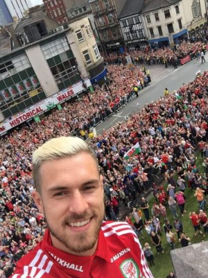 El impresionante recibimiento a Gales tras su gran Eurocopa