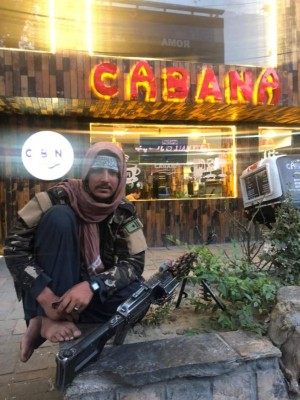 Dolorosa realidad en Kabul: así lucen las calles de la ciudad por el nuevo régimen talibán; las mujeres son borradas