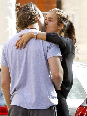 Entre rumores de embarazo, playas y besos, así es la vida de Irina Shayk lejos de Cristiano