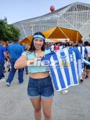 ¡La belleza catracha está presente! El ambientazo que se vive en Houston por el Honduras vs. Qatar
