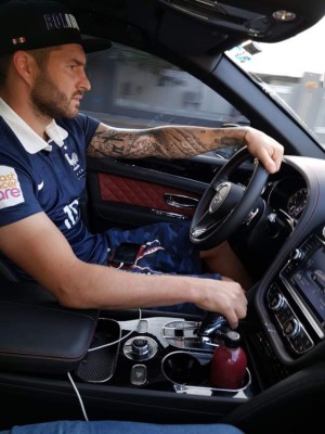 Gignac pone a la venta su Bentley: cuánto está pidiendo por la lujosa máquina y tiene su firma en el tablero