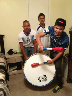 La afición hondureña se pone la H