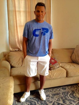 Carlos Pavón ahora es diseñador y presenta su nueva línea de camisas CP9