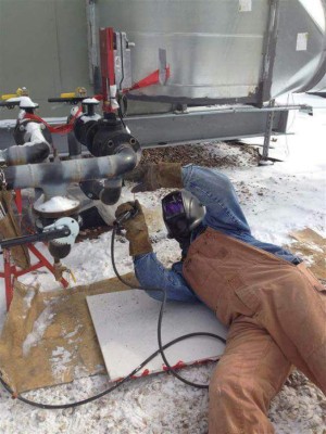 ¡SUEÑO AMERICANO! Así es la vida de futbolista hondureño que triunfa como soldador en Estados Unidos