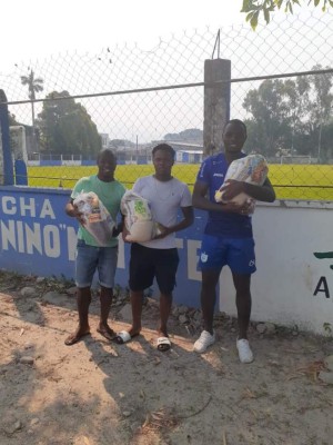La Asociación de Futbolistas cumple con entrega de víveres para jugadores de Real de Minas, Vida y Victoria