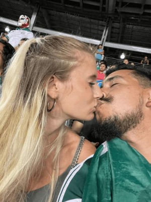 ¿Por qué estaba molesta? Así es la linda novia del aficionado mexicano que se hizo famosa en la Copa Oro