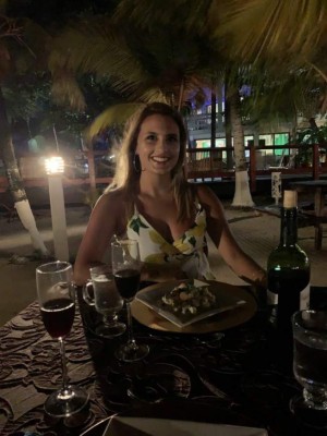 Magali Sanjurjo deslumbra en sus espectaculares vacaciones con Chavasco en Roatán