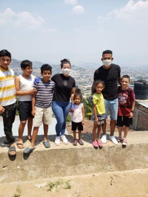 'Chino' Discua se solidariza y ayuda a necesitados en Tegucigalpa en tiempo de cuarentena