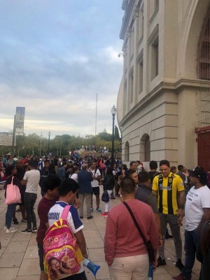 Hondureños en Barcelona: De la ilusión a la frustración por ver a la selección de Honduras