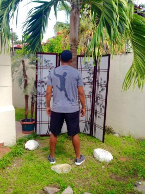 ¡Gorras, camisetas y más! Los futbolistas hondureños que han hecho de su nombre una marca