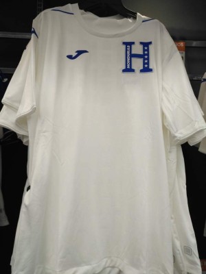 FOTOS: Así se ven las nuevas camisetas de Honduras