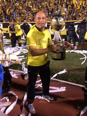 Gilberto Reyes, el médico de Real España que lucha en primera línea contra el coronavirus