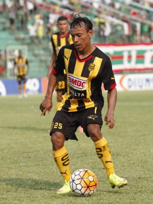 Conocé los futbolistas hondureños que se resisten al retiro