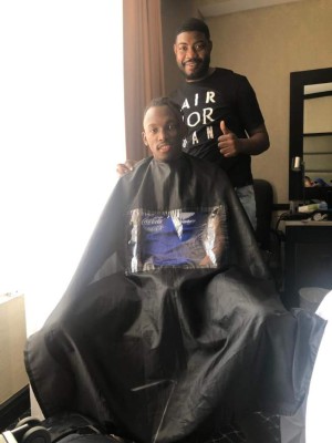 Primo del 'Choco' Lozano es el barbero de la Selección Nacional de Honduras