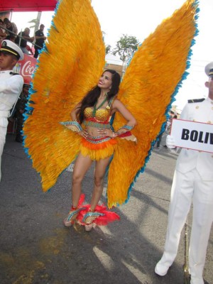 ¡BELLEZA! La campanita se roba el show en el carnaval de La Ceiba