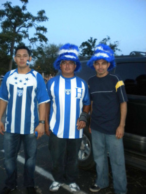 La afición hondureña se pone la H