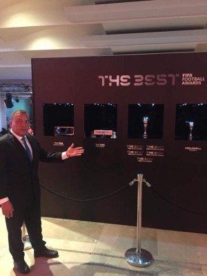 The Best: Dany Alves, Marcelo y Carlos Tábora desfilan en por la alfombra verde