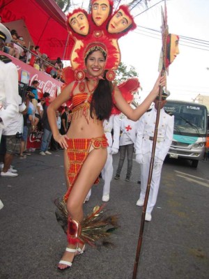 ¡BELLEZA! La campanita se roba el show en el carnaval de La Ceiba