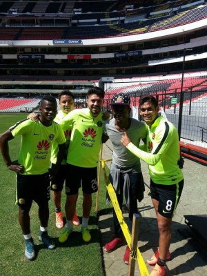 FOTOS: Así disfruta Brayan Laboriel con los jugadores del América de México
