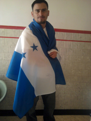 Hondureños por el mundo vibrando por la Bicolor