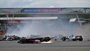 Impactante accidente en la Fórmula 1: piloto se sale de la pista, da vueltas e impacta contra el muro