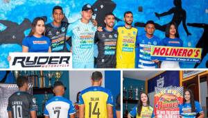 Los futbolistas del Victoria lucieron sus nuevas camisas que utilizarán en la presente temporada del torneo Apertura de la Liga Nacional de Honduras.