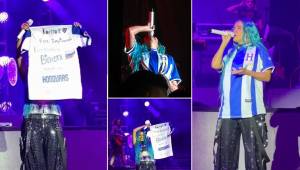 La ‘Bichota’ en Honduras: así reaccionó Karol G tras recibir la camiseta de la Selección en pleno concierto
