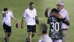 Juan Obelar, asistente de Manuel Keosseián, habló ante la prensa tras la ida del repechaje ante Victoria (4-1). FOTOS: Neptalí Romero