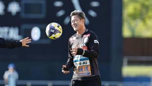 Kazu Miura encuentra un nuevo equipo con 58 años: Nos hacemos viejos porque dejamos de jugar.