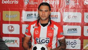 Carlos Peña firmará por un año con el Vida, pero tendrá la posibilidad de rescindir su contrato en seis meses.