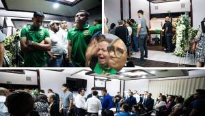 Los futbolistas, directivos y aficionados acompañaron a la familia del Orinson Amaya en la sala velatoria, un momento muy difícil. Fotos: Mauricio Ayala.