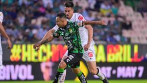 Enfrentamiento entre León y Toluca en la Liga MX.